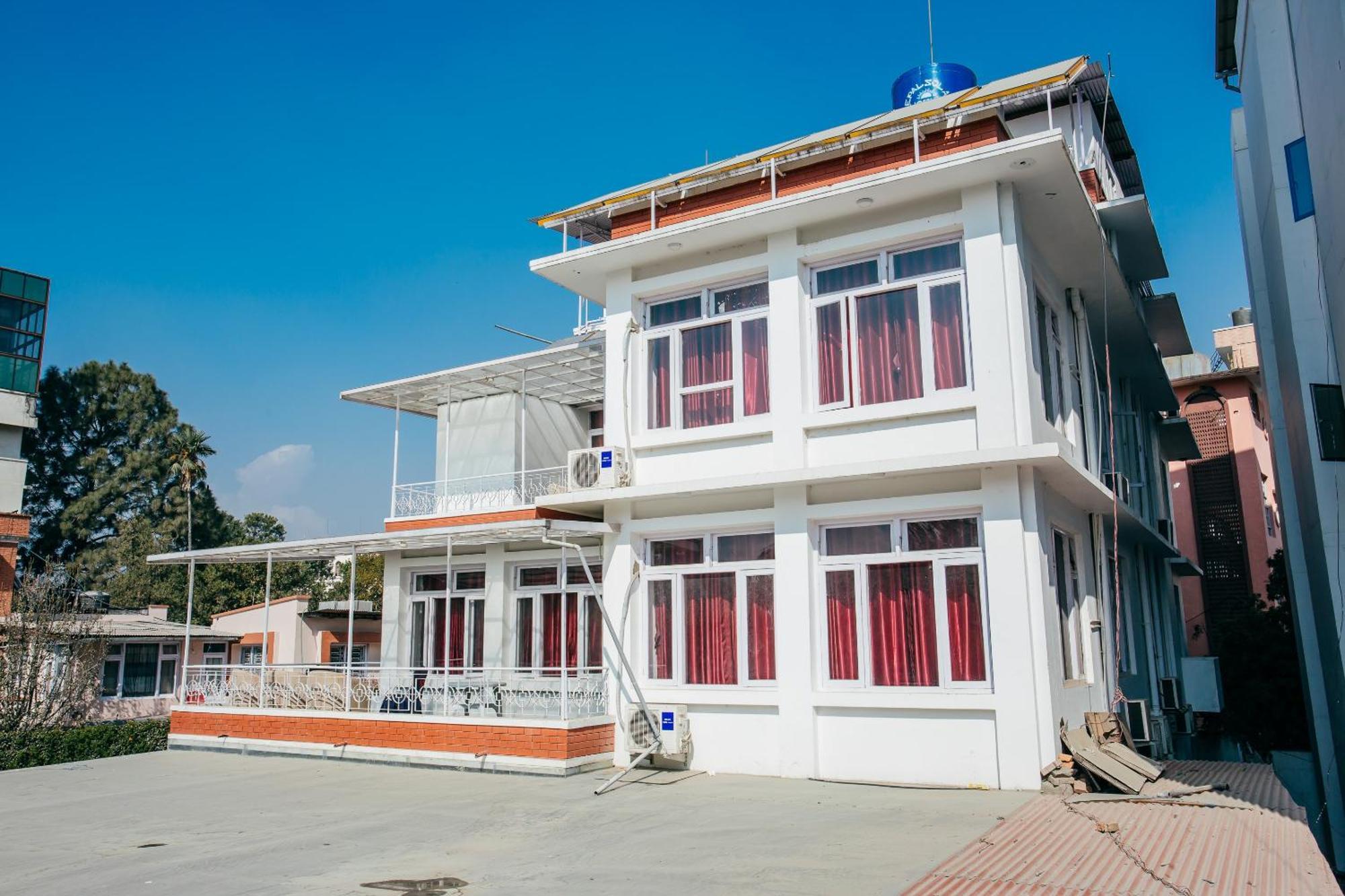 Oyo 11474 Gangaur Regency Boutique Hotel Kathmandu Exterior foto