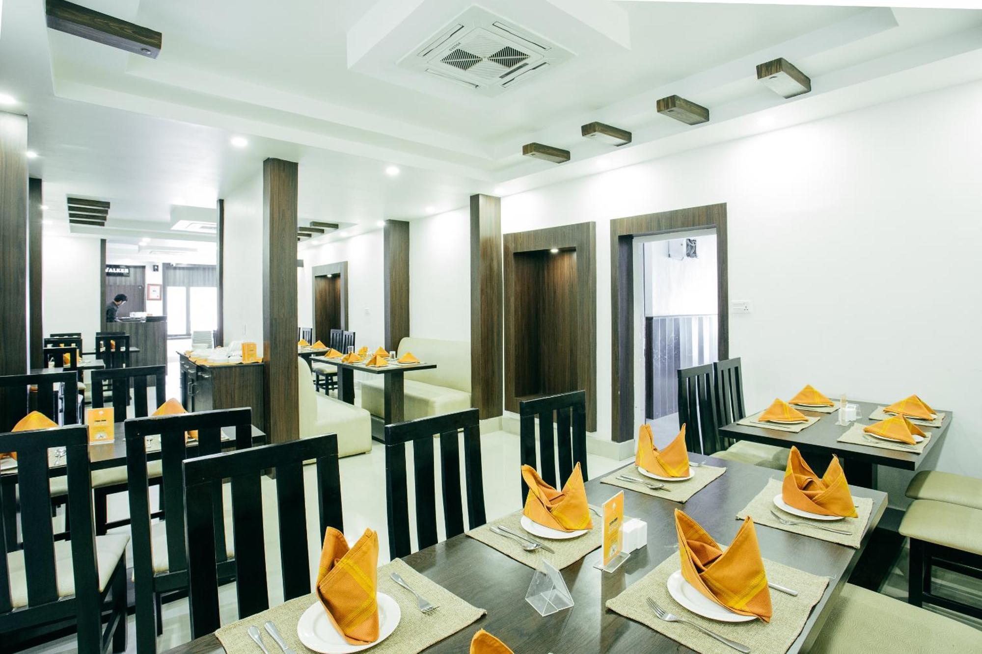 Oyo 11474 Gangaur Regency Boutique Hotel Kathmandu Exterior foto